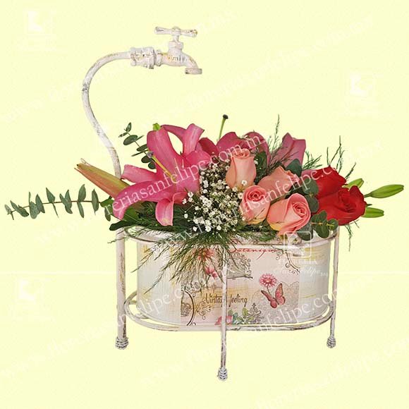 Bañera Vintage Con 12 Rosas Rojas y Lilis