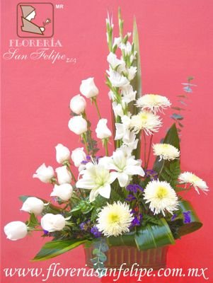 Arreglo Luctuoso Con 12 Rosas Blancas